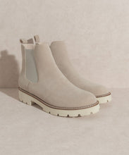 Load image into Gallery viewer, Chunky Sole Chelsea Boot
