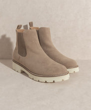 Load image into Gallery viewer, Chunky Sole Chelsea Boot
