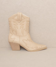 Load image into Gallery viewer, Nantes - Embroidered Cowboy Boots

